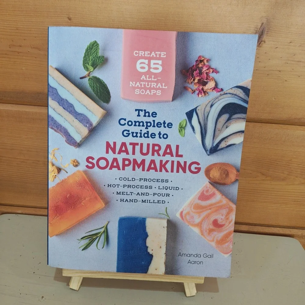 The Complete Guide to Natural Soap Making: Create 65... 9781641521543